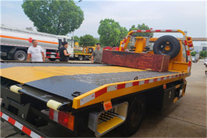 玉桥附近拖车电话号码服务